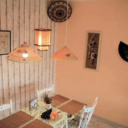 Vintage Apartment, 5 Min From Center + 2 Free Bikes Апартаменты Варна