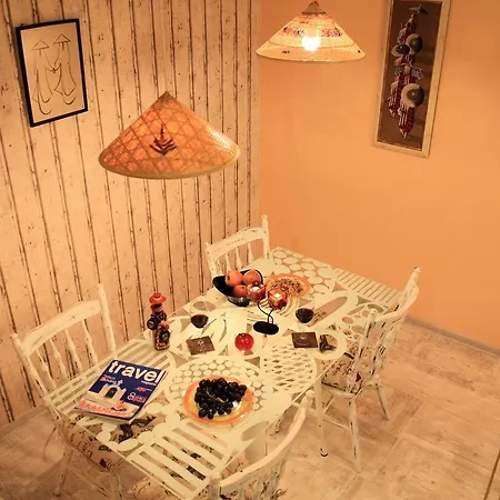 Vintage Apartment, 5 Min From Center + 2 Free Bikes