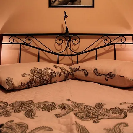Vintage Apartment, 5 Min From Center + 2 Free Bikes Апартаменты Варна