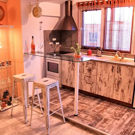 Vintage Apartment, 5 Min From Center + 2 Free Bikes *